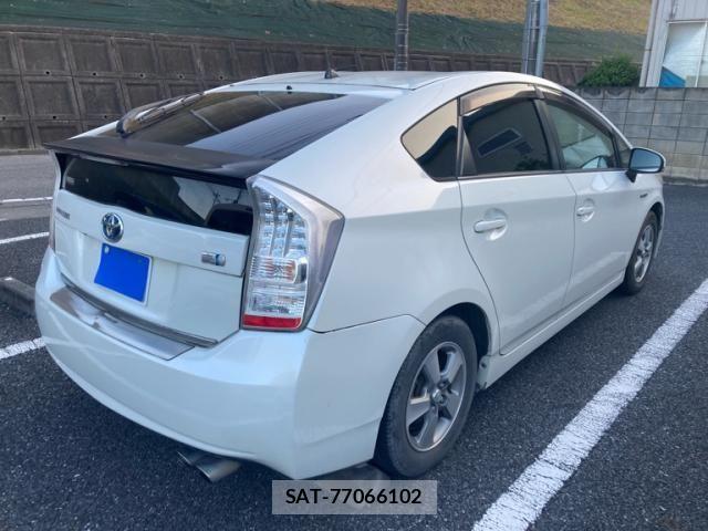 Toyota PRIUS 2010-04 8337488-1