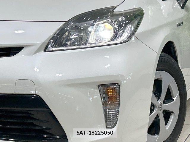 Toyota PRIUS 2015-02 8337452-11