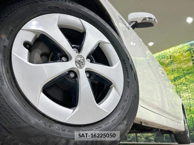 Toyota PRIUS 2015-02 8337452-12