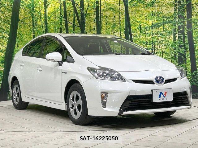 Toyota PRIUS 2015-02 8337452-15