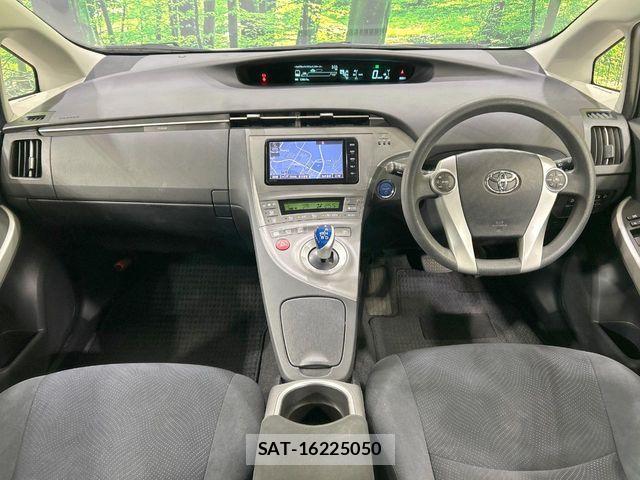 Toyota PRIUS 2015-02 8337452-1