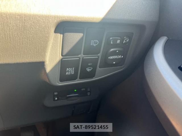 Toyota PRIUS 2011-11 8337479-16
