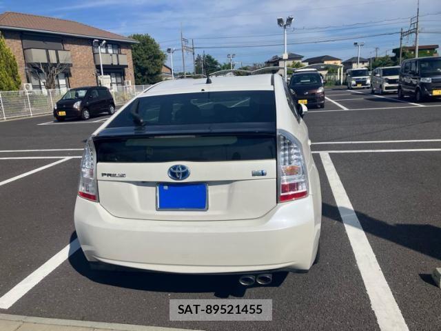 Toyota PRIUS 2011-11 8337479-2