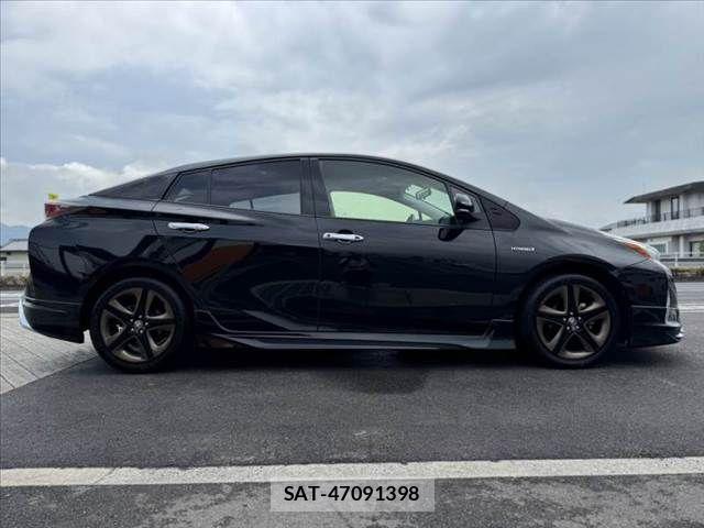 Toyota PRIUS 2017-09 8337442-11