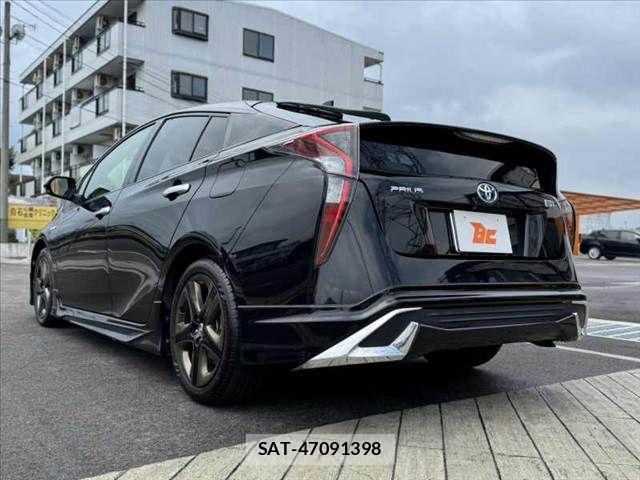 Toyota PRIUS 2017-09 8337442-12