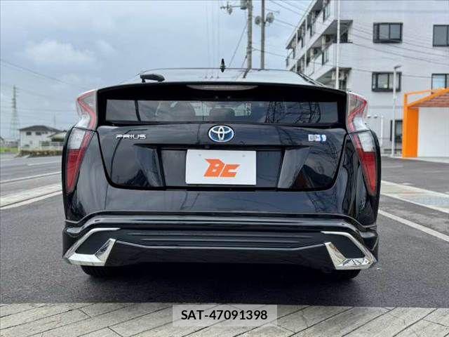 Toyota PRIUS 2017-09 8337442-13