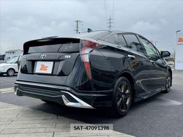 Toyota PRIUS 2017-09 8337442-14