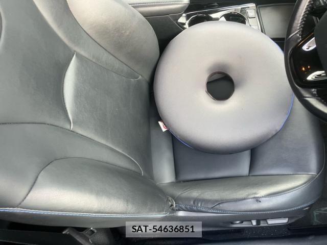 Toyota PRIUS 2019-12 8337446-12