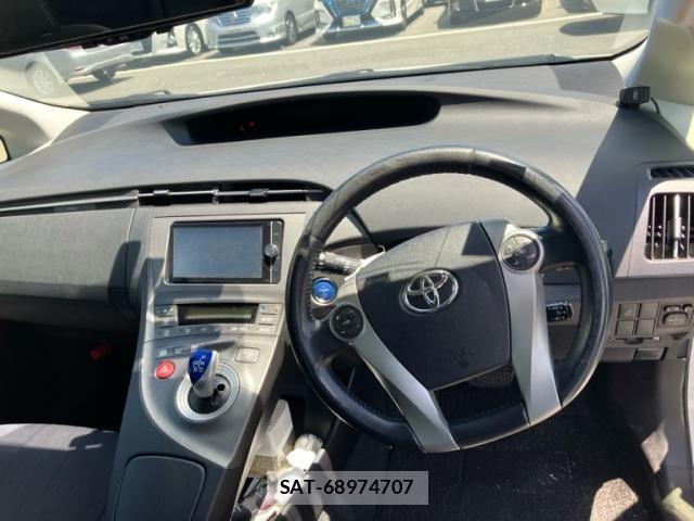Toyota PRIUS 2012-08 8337476-9