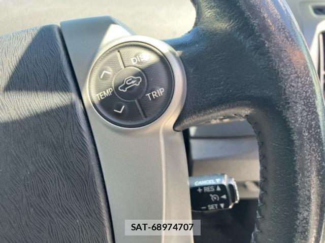 Toyota PRIUS 2012-08 8337476-10