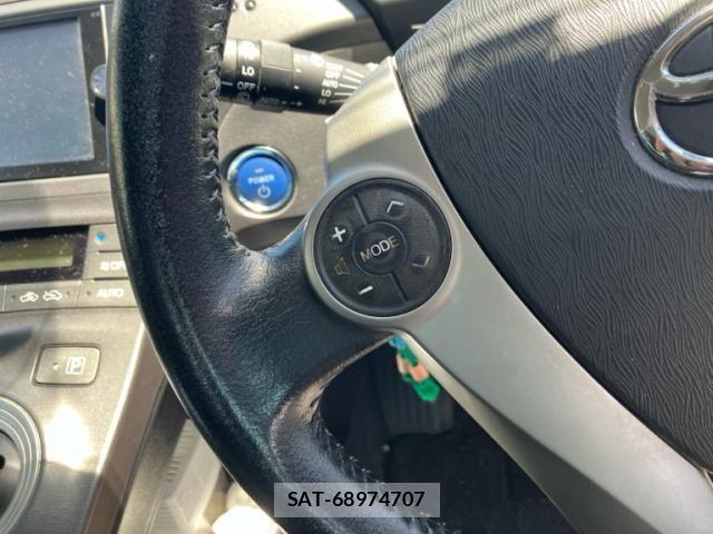 Toyota PRIUS 2012-08 8337476-11