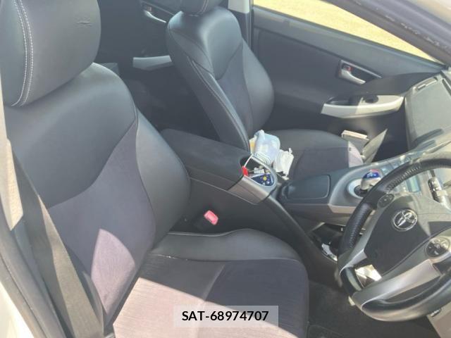 Toyota PRIUS 2012-08 8337476-13
