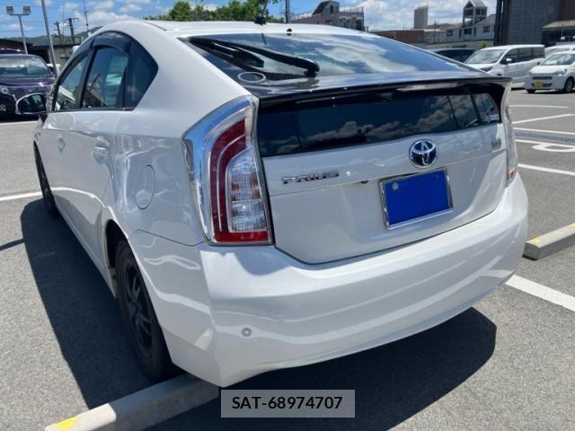 Toyota PRIUS 2012-08 8337476-1