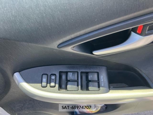 Toyota PRIUS 2012-08 8337476-5