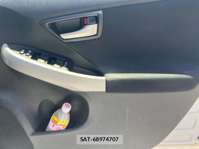 Toyota PRIUS 2012-08 8337476-6