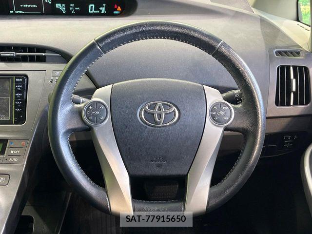 Toyota PRIUS 2015-08 8337454-9
