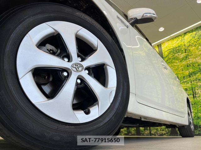 Toyota PRIUS 2015-08 8337454-11