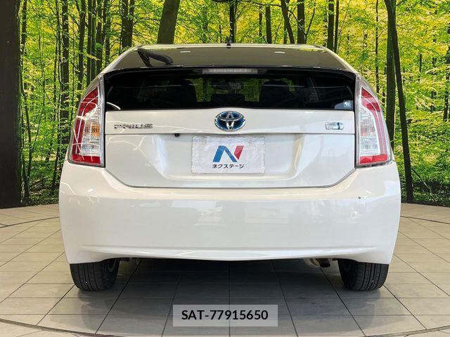 Toyota PRIUS 2015-08 8337454-13
