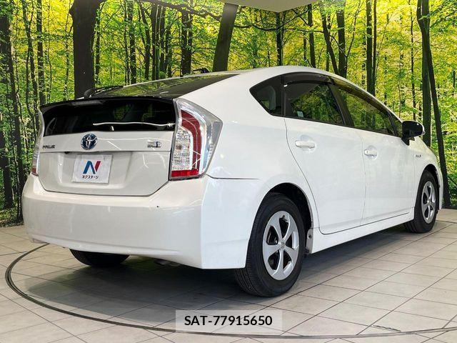 Toyota PRIUS 2015-08 8337454-15