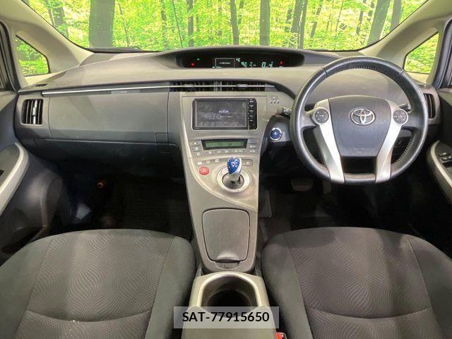 Toyota PRIUS 2015-08 8337454-1