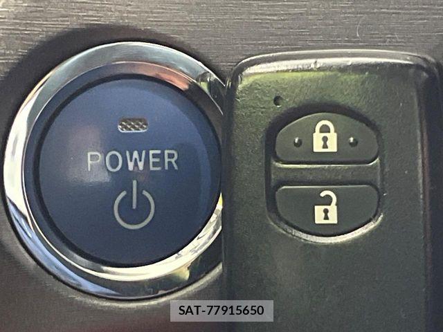 Toyota PRIUS 2015-08 8337454-19