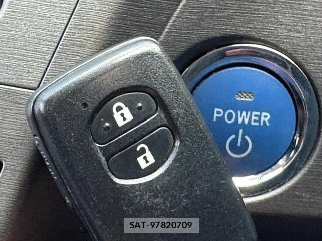 Toyota PRIUS 2012-02 8337459-17