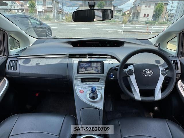 Toyota PRIUS 2012-02 8337459-1
