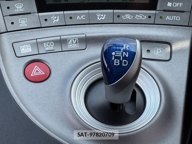 Toyota PRIUS 2012-02 8337459-21