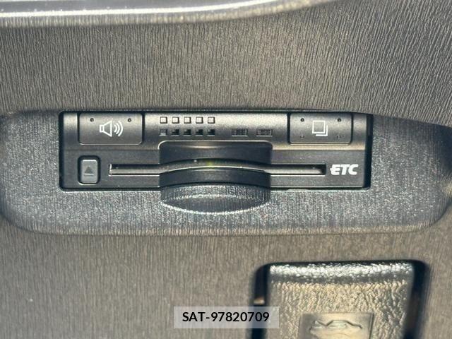 Toyota PRIUS 2012-02 8337459-26