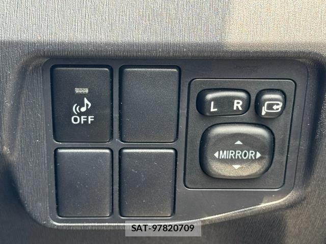 Toyota PRIUS 2012-02 8337459-27