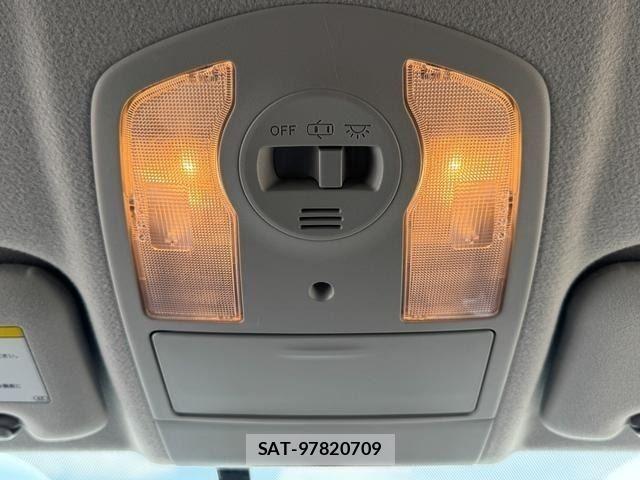 Toyota PRIUS 2012-02 8337459-28