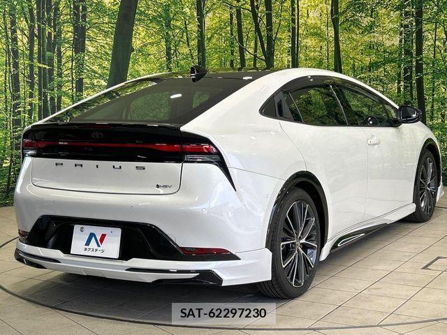 Toyota PRIUS 2023-05 8337405-17