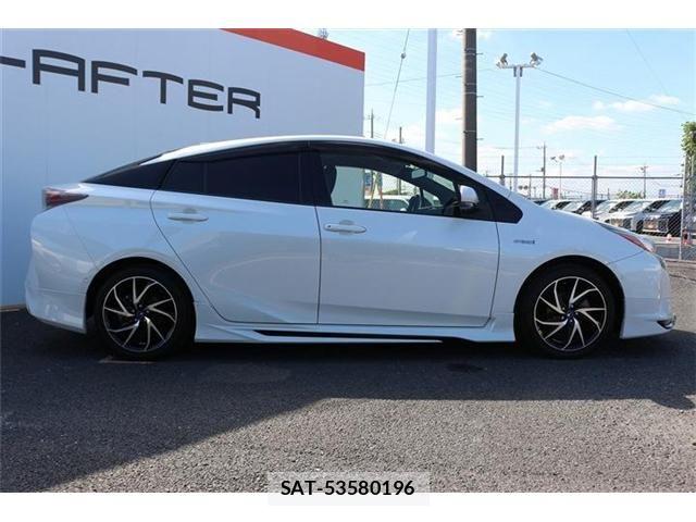 Toyota PRIUS 2016-10 8337438-8