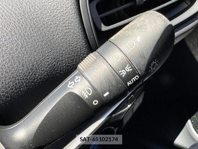 Toyota PRIUS 2019-02 8337439-16