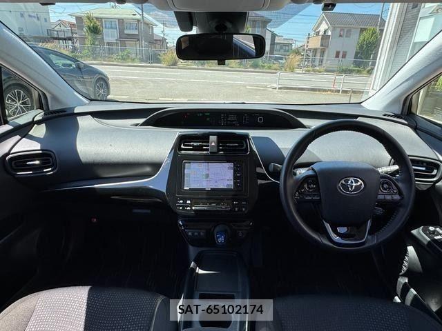 Toyota PRIUS 2019-02 8337439-1