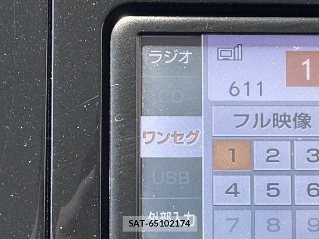 Toyota PRIUS 2019-02 8337439-25
