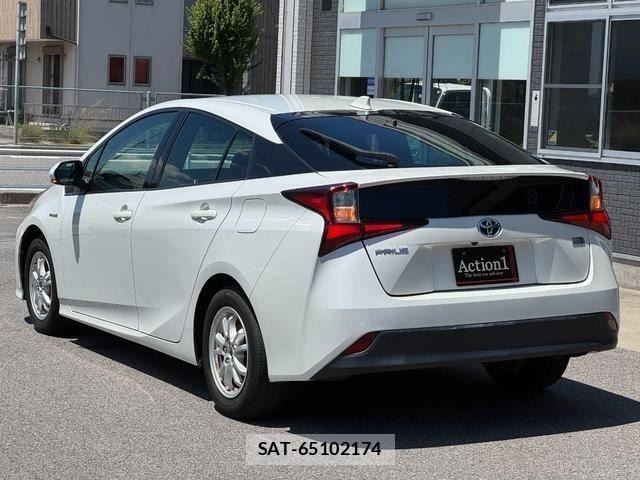 Toyota PRIUS 2019-02 8337439-3