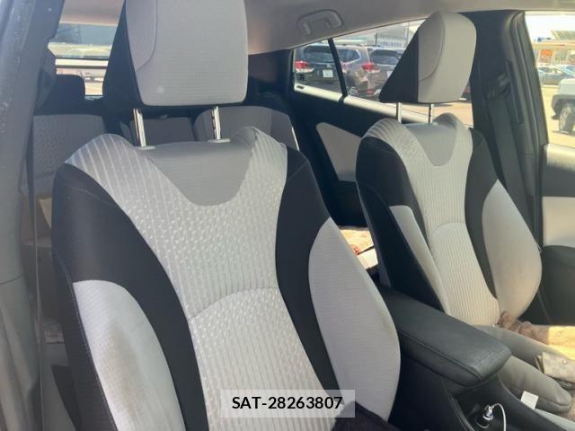 Toyota PRIUS 2016-10 8337466-12