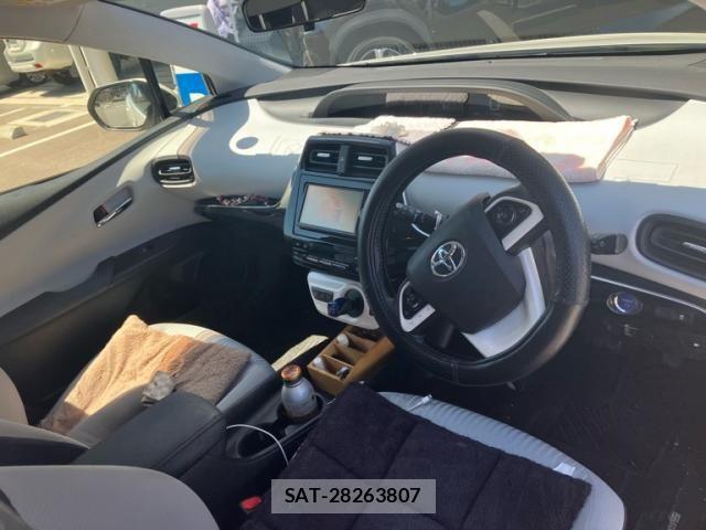 Toyota PRIUS 2016-10 8337466-13