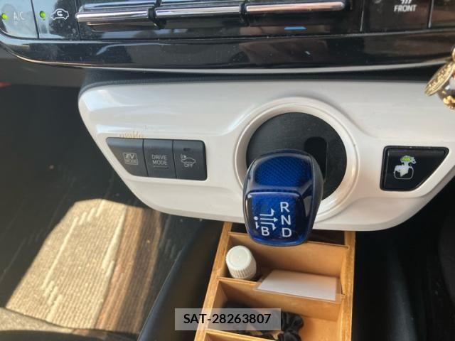 Toyota PRIUS 2016-10 8337466-20