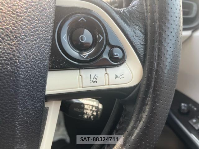 Toyota PRIUS 2017-02 8337448-9