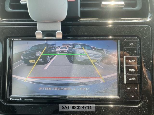 Toyota PRIUS 2017-02 8337448-11