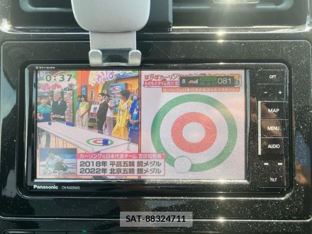 Toyota PRIUS 2017-02 8337448-12
