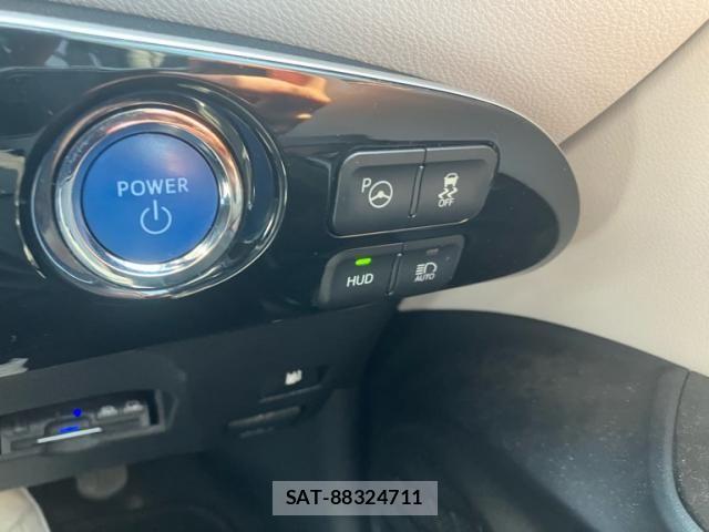 Toyota PRIUS 2017-02 8337448-13
