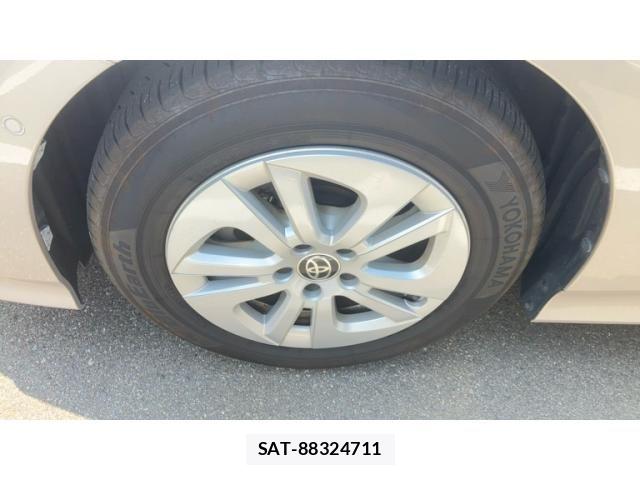 Toyota PRIUS 2017-02 8337448-18