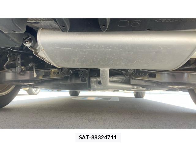 Toyota PRIUS 2017-02 8337448-24