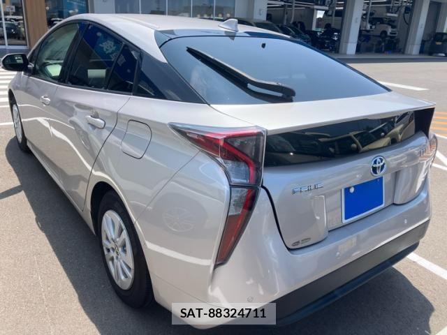 Toyota PRIUS 2017-02 8337448-2