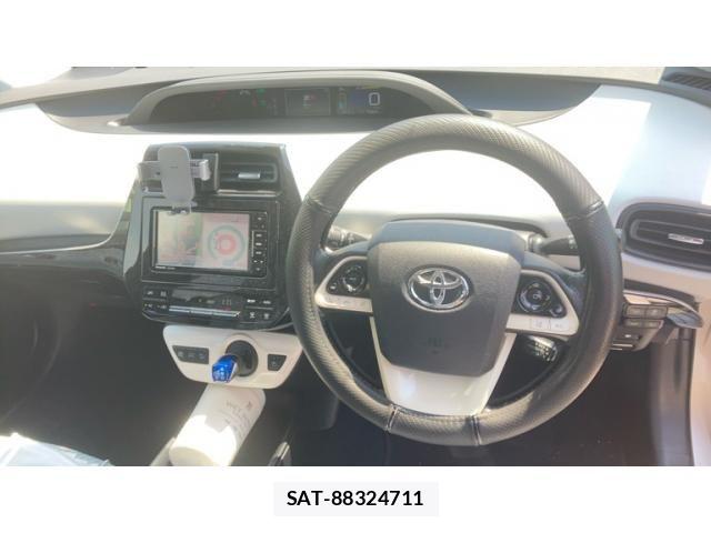 Toyota PRIUS 2017-02 8337448-4