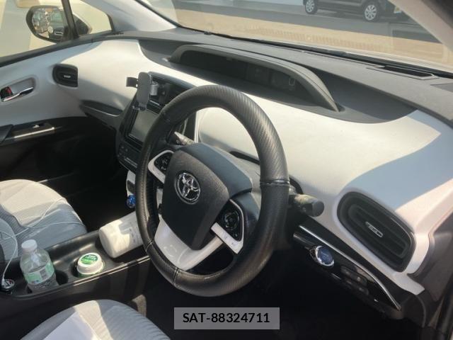 Toyota PRIUS 2017-02 8337448-5