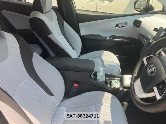 Toyota PRIUS 2017-02 8337448-6